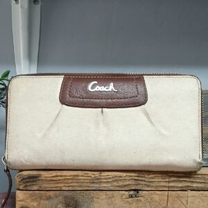 Coach Women's Wallet in Cream and Brown